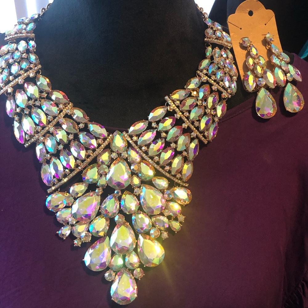 SHOW STOPPER - Gorgeous Iridescent Necklace Set